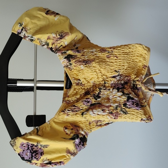 Streetwear Society Tops - Yellow floral cropped top